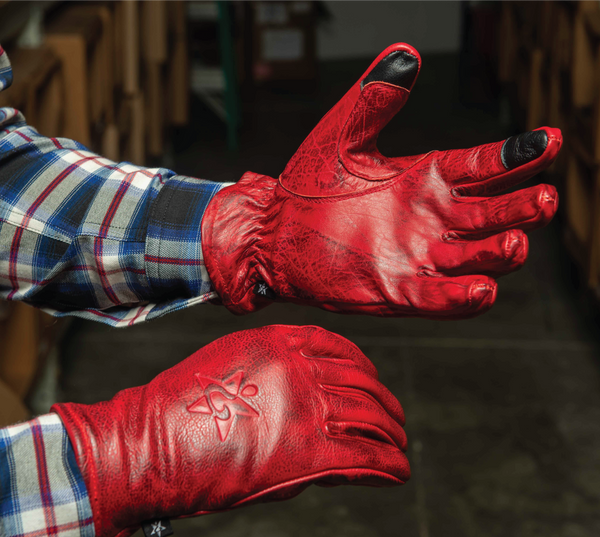 Pre-owned Leather Gloves In Red